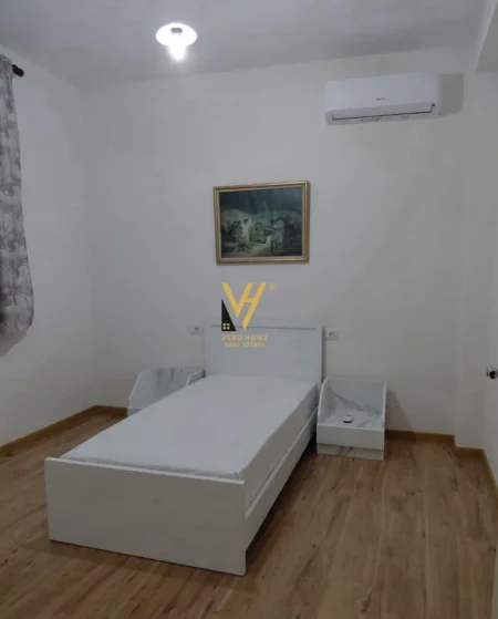 Tirane, jepet me qera apartament 5+1+Ballkon Kati 2, 170 m² 1.300 € (ALI DEMI)