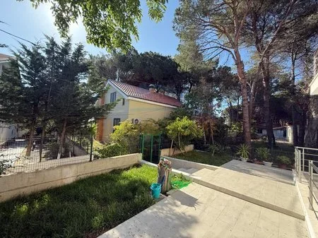 Durres, jepet me qera Vile 1+1+Ballkon Kati 3, 65 m² 600 € 