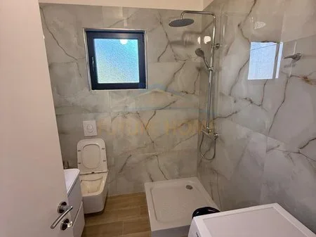 Durres, jepet me qera Vile 1+1+Ballkon Kati 3, 65 m² 600 € 