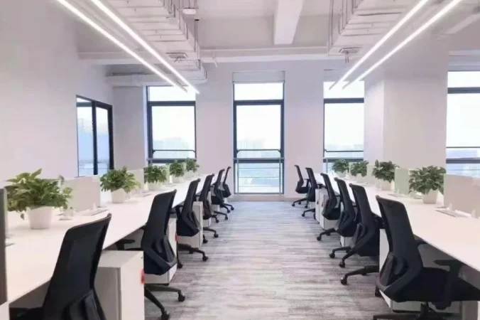 Tirane, jepet me qera zyre Kati 7, 420 m² 3.360 € (STACIONI I TRENIT)