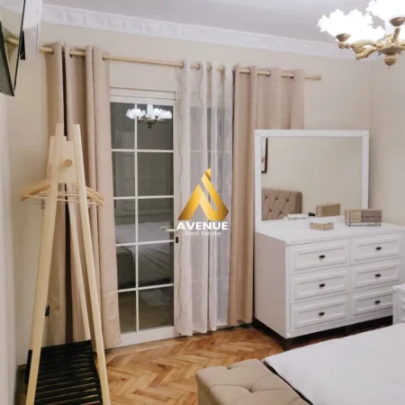 Tirane, jepet me qera apartament 2+1 Kati 0, 880 m² 610 € (RRUGA PROKOP MYZEQARI)