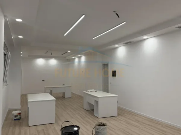 Tirane, jepet me qera ambjent biznesi Kati 0, 75 m² 700 € (RRUGA VLLAZEN HUTA)