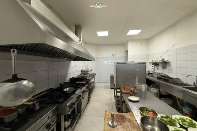 Tirane, shes ambjent biznesi Kati 1, 250 m² (Autostrada Tirane- Durres)