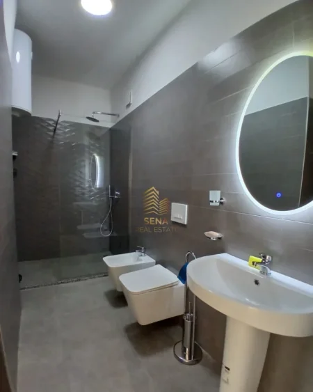 Tirane, jepet me qera apartament 2+1+Ballkon Kati 4, 71 m² 1.000 € (Zogu I Zi, prane Karburant Gazheli)