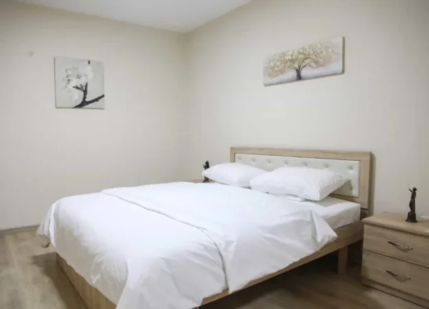 Tirane, jepet me qera apartament 3+1 Kati 2, 110 m² 625 € (rruga bardhyl)