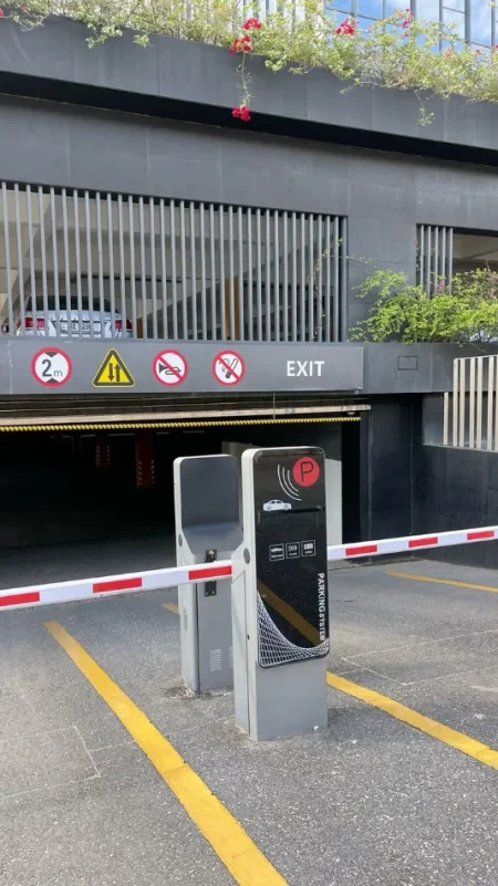 Tirane, shitet garazh | post parkimi Kati -1, (fusha aviacionit)