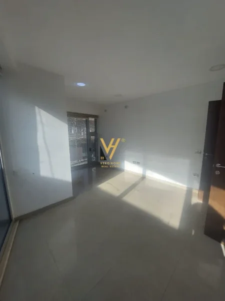 Tirane, jepet me qera zyre Kati 1, 60 m² 720 € (PAZARI I RI)