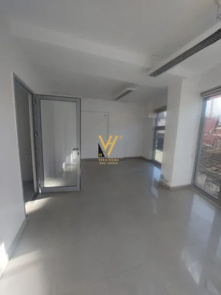 Tirane, jepet me qera zyre Kati 1, 60 m² 720 € (PAZARI I RI)