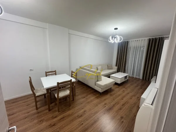 Tirane, jepet me qera apartament 1+1 Kati 3, 82 m² 650 € (LAPRAKE)