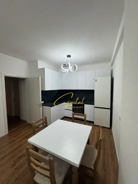 Tirane, jepet me qera apartament 1+1 Kati 3, 82 m² 650 € (LAPRAKE)
