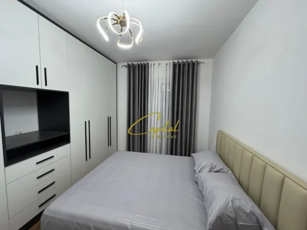 Tirane, jepet me qera apartament 1+1 Kati 3, 82 m² 650 € (LAPRAKE)