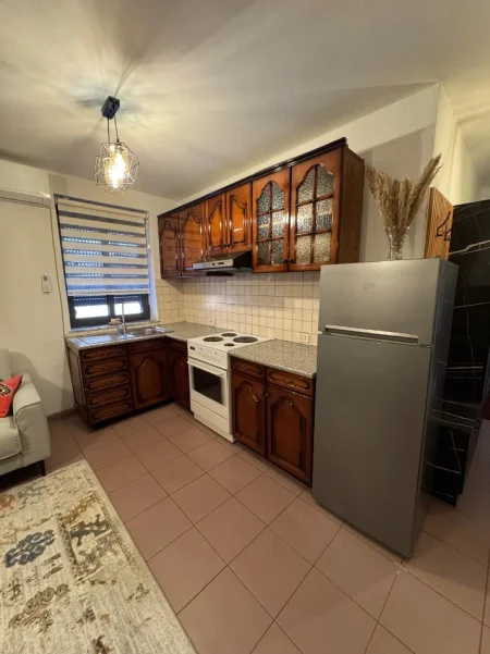 Tirane, jepet me qera apartament 2+1 Kati 2, 600 € (rruga mine peza)