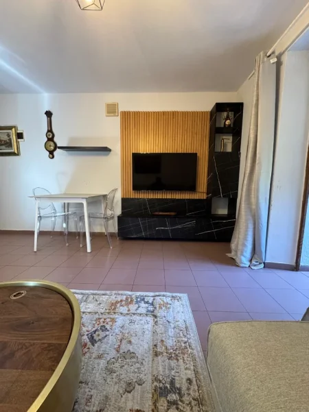 Tirane, jepet me qera apartament 2+1 Kati 2, 600 € (rruga e durresit , prokuroria e tiranes)