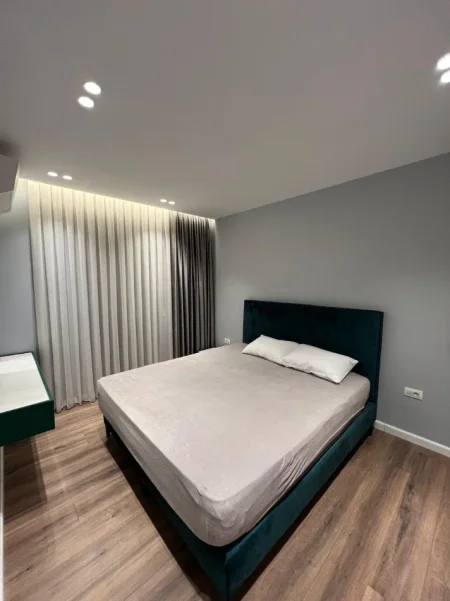 Tirane, jepet me qera apartament 2+1 Kati 7, 84 m² 750 € (Fusha e Aviacionit)
