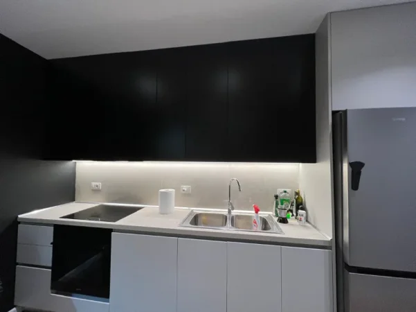 Tirane, jepet me qera apartament 2+1 Kati 7, 84 m² 750 € (Fusha e Aviacionit)