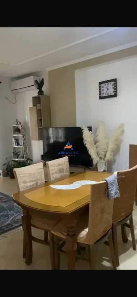 Tirane, jepet me qera apartament 2+1+Ballkon Kati 4, 112 m² 625 € 