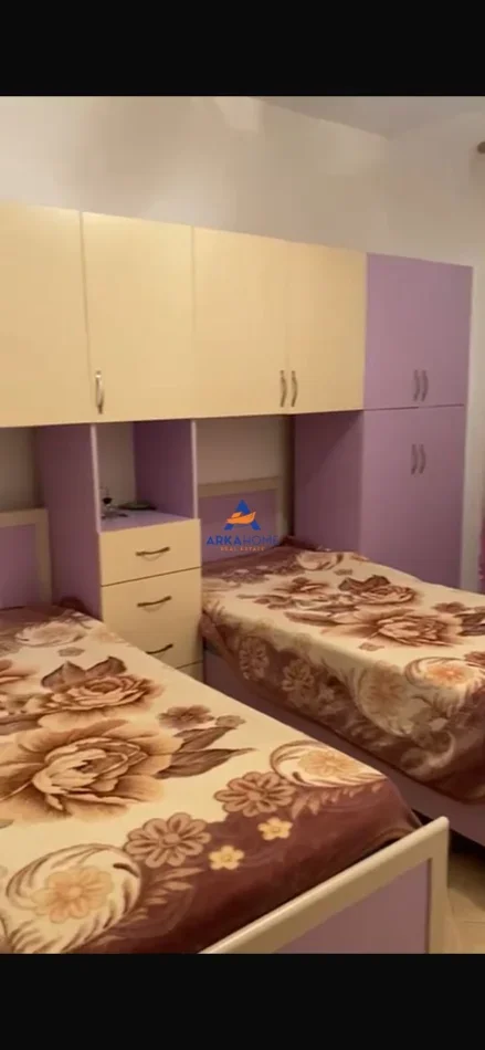 Tirane, jepet me qera apartament 2+1+Ballkon Kati 4, 112 m² 625 € 