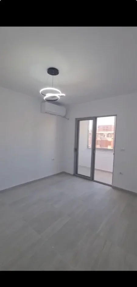 Tirane, jepet me qera zyre Kati 5, 74 m² 680 € (QENDER)