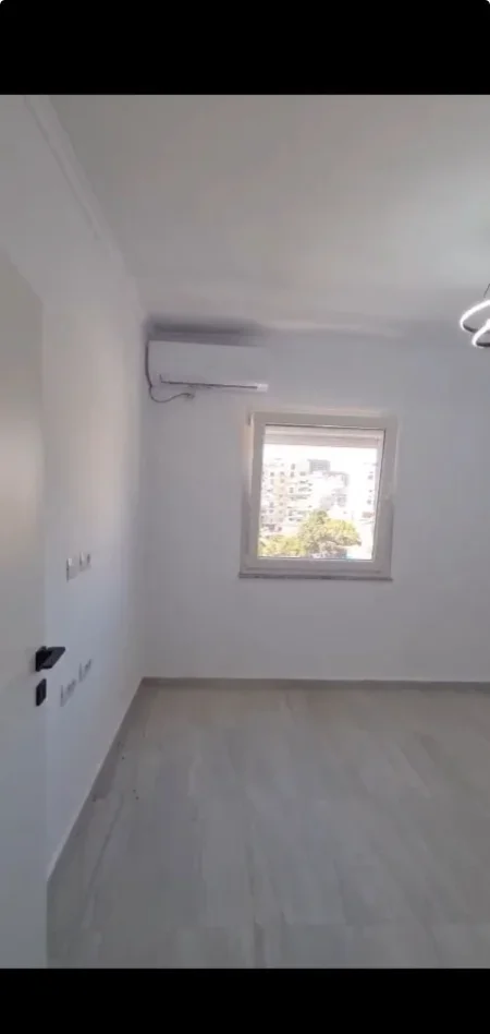 Tirane, jepet me qera zyre Kati 5, 74 m² 680 € (QENDER)