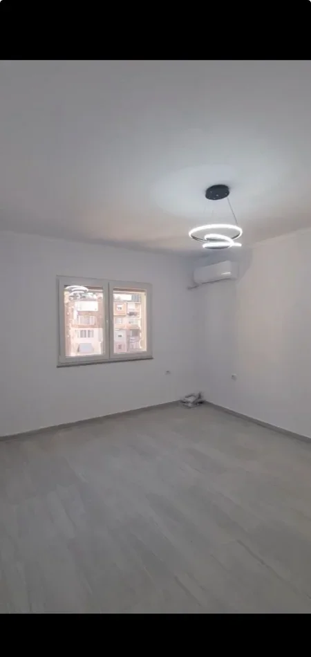Tirane, jepet me qera zyre Kati 5, 74 m² 680 € (QENDER)