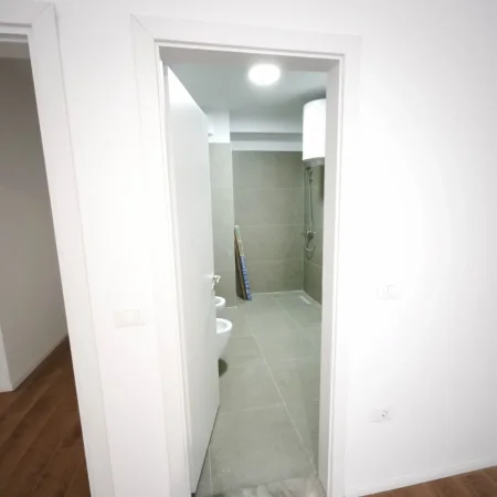 jepet me qera apartament Kati 2, 99 m² 700 € (auera kompleks)