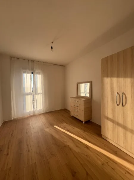Tirane, jepet me qera apartament 2+1+Ballkon Kati 2, 98 m² (Don Bosko, Trio Towers Residence)