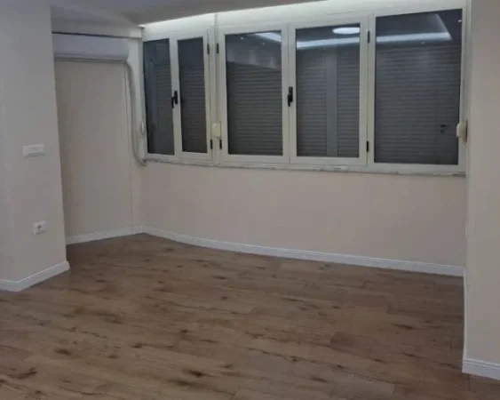 Tirane, jepet me qera zyre Kati 2, 80 m² 900 € (bulevardi i ri , bulevardi zogu i pare)