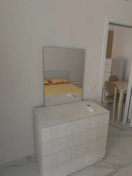 Tirane, jepet me qera apartament 1+1 Kati 7, 70 m² 570 € (Rruga 5 Maj)