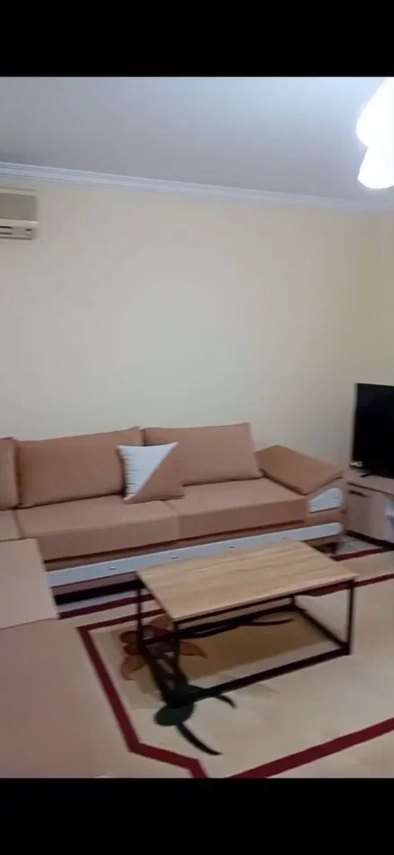 Tirane, jepet me qera apartament 2+1 Kati 3, 85 m² 600 € (XHAMLLIK)