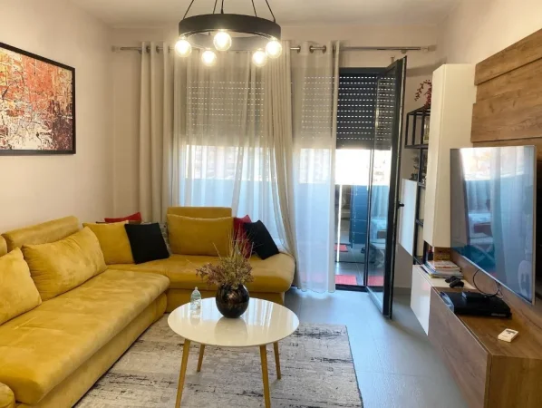 Tirane, jepet me qera apartament 1+1 Kati 7, 68 m² 850 € (Rruga Gjik Kuqali)