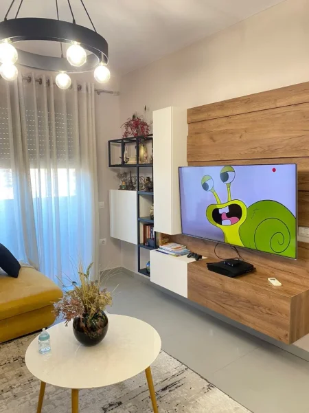 Tirane, jepet me qera apartament 1+1 Kati 7, 68 m² 850 € (Rruga Gjik Kuqali)