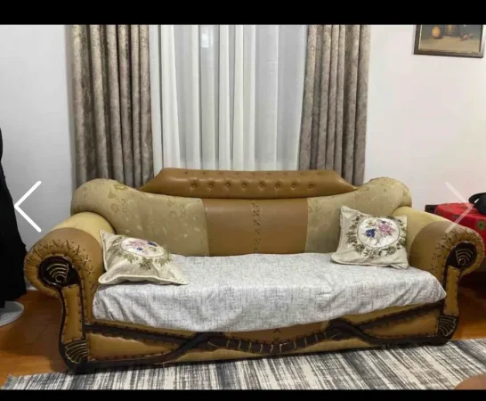 Tirane, shes Divana 100 €