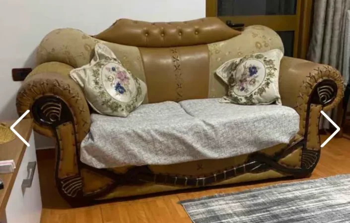 Tirane, shes Divana 100 €