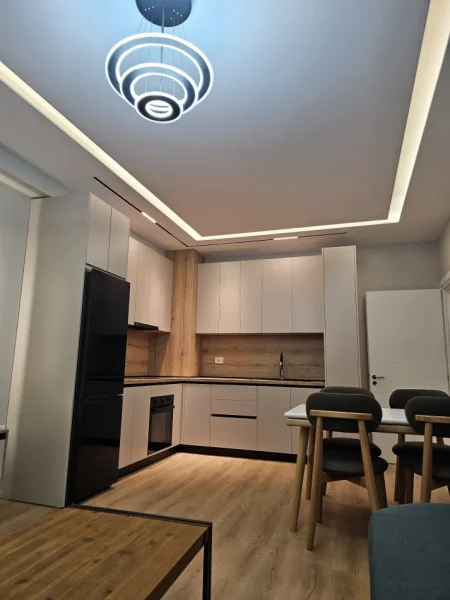 Tirane, jap me qera apartament 1+1+Ballkon Kati 4, 600 €