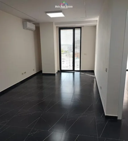 Tirane, jepet me qera zyre Kati 6, 75 m² 580 € (Rruga mine Pezza)