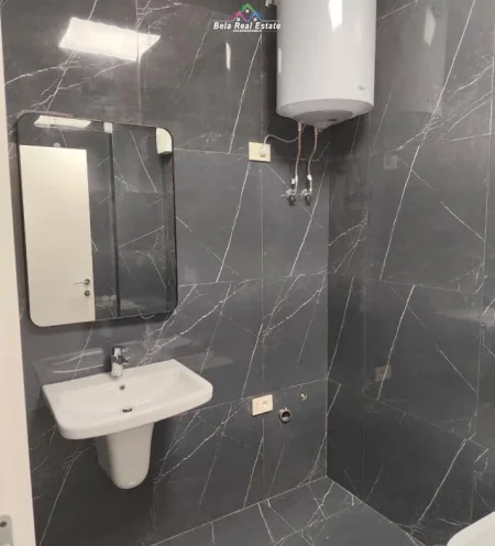 Tirane, jepet me qera zyre Kati 6, 75 m² 580 € (Rruga mine Pezza)