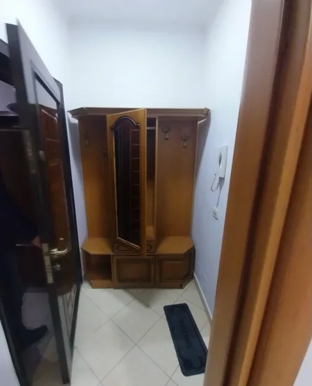 Tirane, jepet me qera 2+1+Aneks+Ballkon Kati 8, 90 m² 460 € (Bulevardi Migjeni, pranë Kompleksit Molla)
