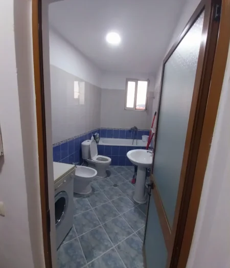 Tirane, jepet me qera 2+1+Aneks+Ballkon Kati 8, 90 m² 460 € (Bulevardi Migjeni, pranë Kompleksit Molla)