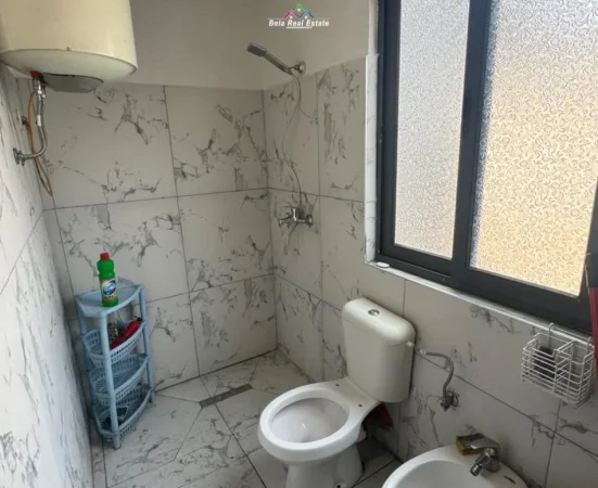 Tirane, jepet me qera apartament 3+1 Kati 2, 120 m² 575 € (rruga bardhyl)