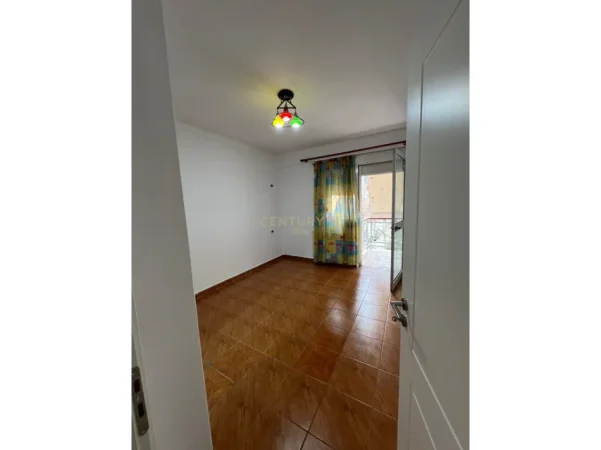 Tirane, jepet me qera zyre Kati 1, 127 m² 1.200 € (Garda)