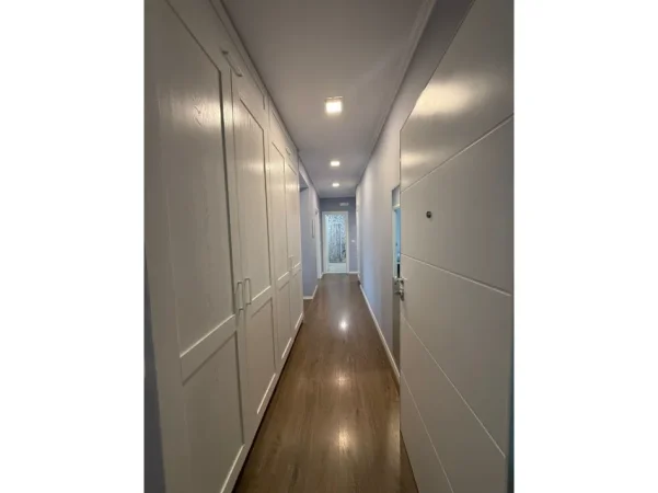 Tirane, jepet me qera apartament 2+1 Kati 6, 120 m² 830 € 