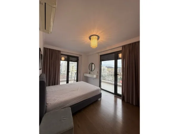 Tirane, jepet me qera apartament 2+1 Kati 6, 120 m² 830 € 