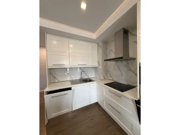 Tirane, jepet me qera apartament 2+1 Kati 6, 120 m² 830 € 