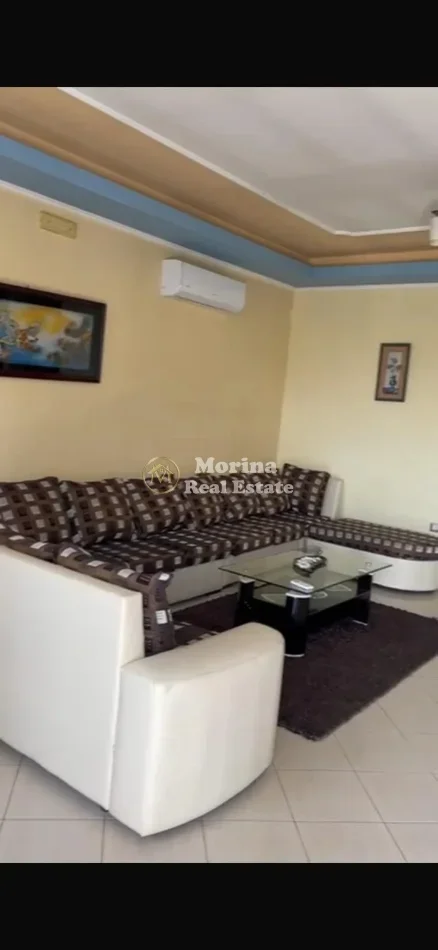 Durres, jepet me qera Vile 3+1 Kati 2, 170 m² 400 € (Rruga Ali Pashe Tepelena)