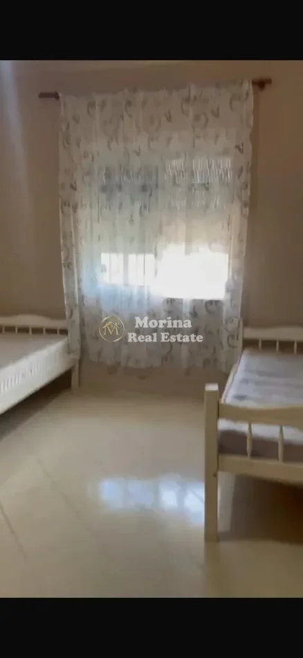 Durres, jepet me qera Vile 3+1 Kati 2, 170 m² 400 € (Rruga Ali Pashe Tepelena)