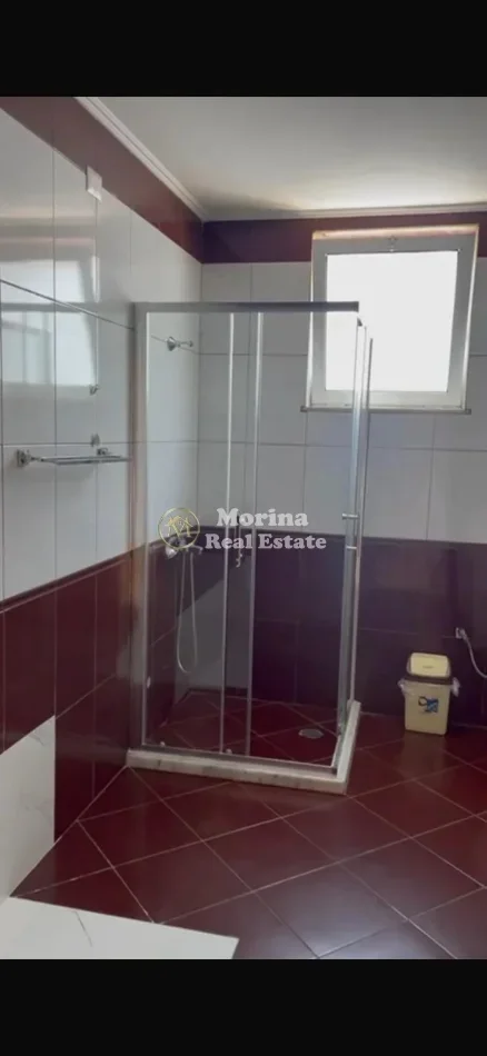 Durres, jepet me qera Vile 3+1 Kati 2, 170 m² 400 € (Rruga Ali Pashe Tepelena)