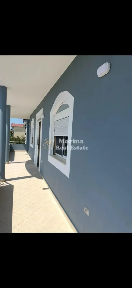 Durres, jepet me qera Vile 3+1 Kati 2, 170 m² 400 € (Rruga Ali Pashe Tepelena)