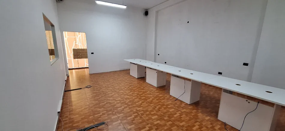 Tirane, shitet ambjent biznesi , 119 m² (Rruga Dibres)