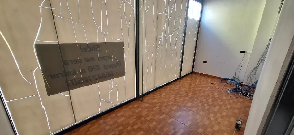 Tirane, shitet ambjent biznesi , 119 m² (Rruga Dibres)