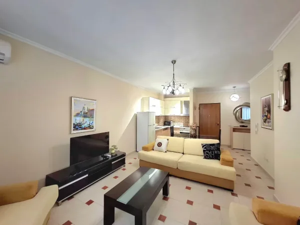 Tirane, jepet me qera apartament 1+1+Aneks+Ballkon Kati 2, 90 m² 630 € (liqeni artificial)